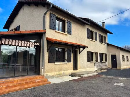 appartement au 1er etage dans maison individuelle