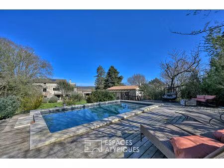 ancienne ferme viticole revisitée avec atelier d'artiste et piscine