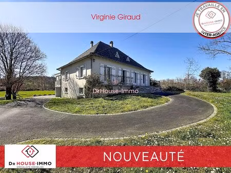 maison lumineuse avec de belles surfaces