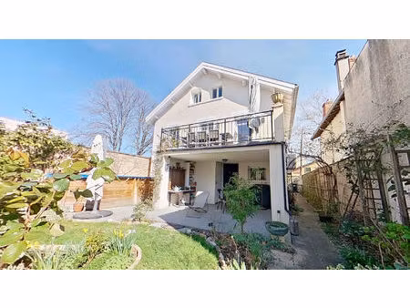 lyon 08  secteur pavillonnaire maison rénovée de 5 pièces 162m2