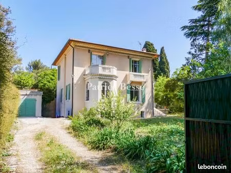 maison 9 pièces 243 m²