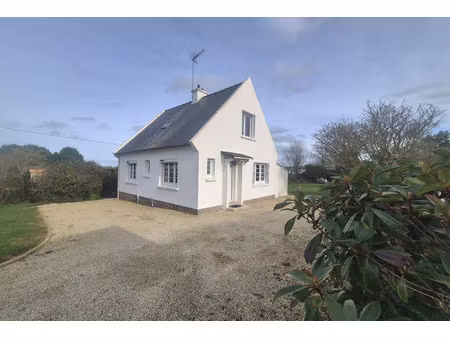 a louer  maison meublee  proche commerces  terrain arboré cl