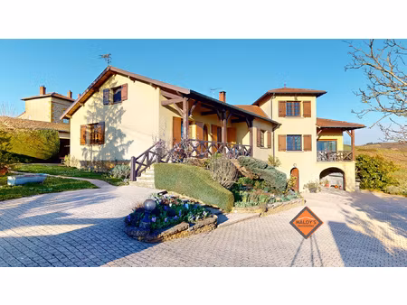 très beaux volumes belle villa de 190m2 hab. 455m2 au sol -