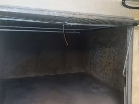 grand box en face de monoprix croix rousse