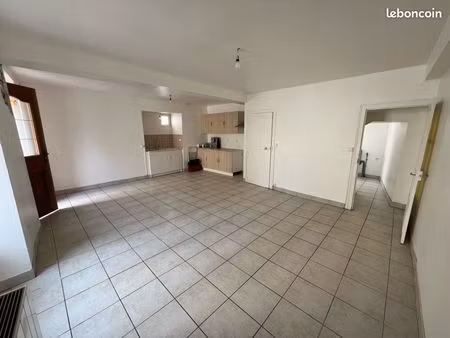 maison 75m² – 2 chambres – cour extérieure privative – centre-ville culan