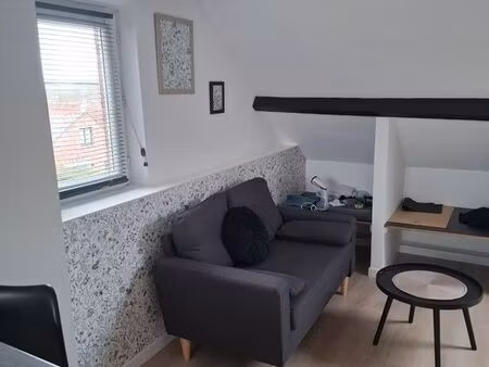 jolie studio meublé