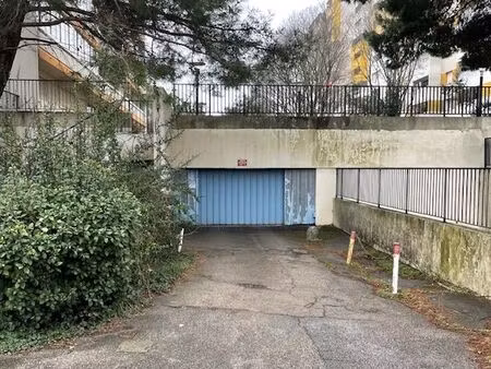 place de parking couverte sécurisée. mosson. le plein ciel. marché des 4 saisons. ?️?️ ◊