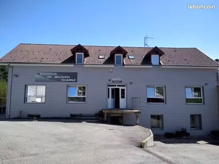 local commercial de 1000 m2 pour atelier