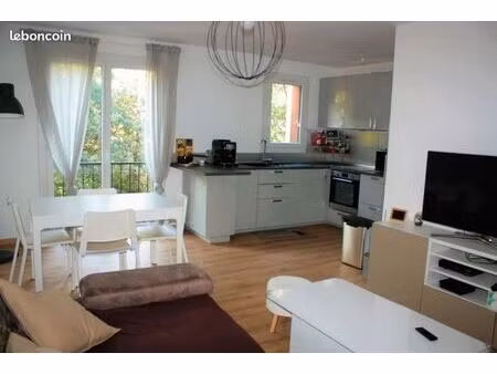 t2 meublé 43m² + parking