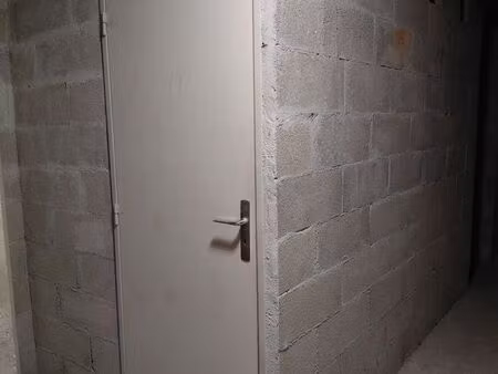 box 3 m2 fermé et sécurisé