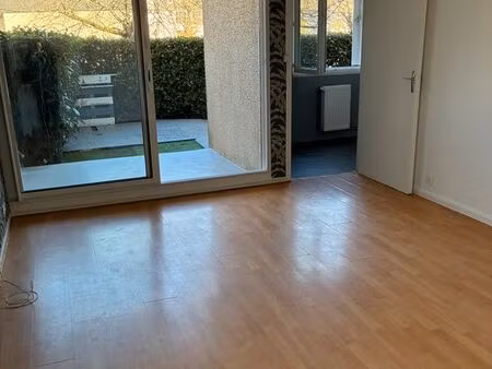 f2 mt st aignan avec jardin et parking en /sol