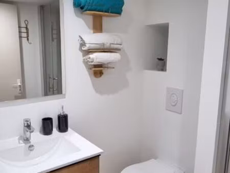 superbe studio refait a neuf place st epvre