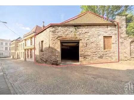 centre ville - entrepot pouvant acceuillir 5 à 6 parkings