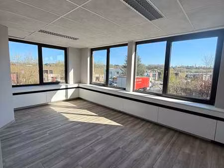 bureaux lumineux à louer - avenue du commerce