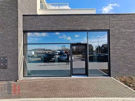 200 m² showroom/kantoor op absolute toplocatie in zedelgem