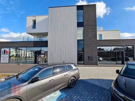 503 m² showroom/kantoor op absolute toplocatie in zedelgem
