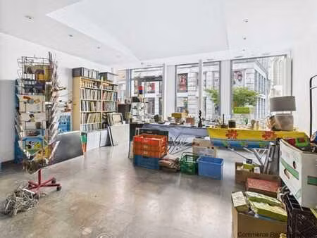 superbe cellule commerciale face à la cathédrale ! libre de