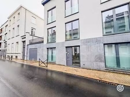 parvis saint-pierre - emplacement de parking