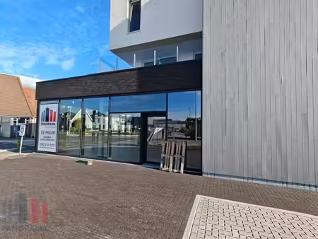 300 m² showroom/kantoor op absolute toplocatie in zedelgem
