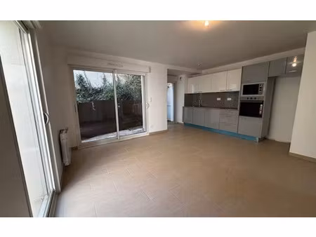 location appartement  56.85 m² t-3 à arcachon  1 520 €