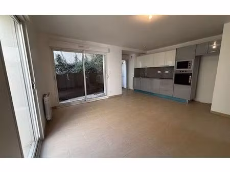 location appartement  56.85 m² t-3 à arcachon  1 620 €