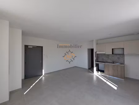 location appartement 3 pièces 68 m² à vabres-l'abbaye (12400)  670 €