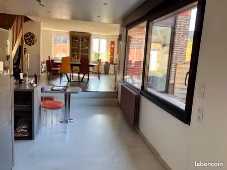 maison de ville 4 chambres avec beaucoup de potentiel