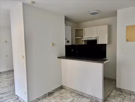 f1 entierement repeint ideal etudiant