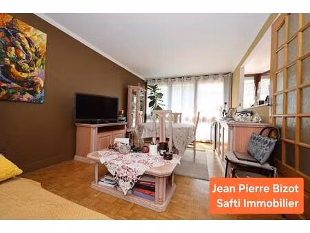 croix-blanche : beau 3 pièces de 63 m² + balcon   cave et parking privé