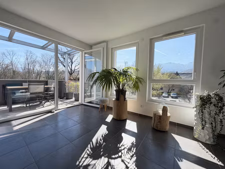 superbe appartement t3 avec une vue dégagée magnifique - environnement calme et verdoyant 