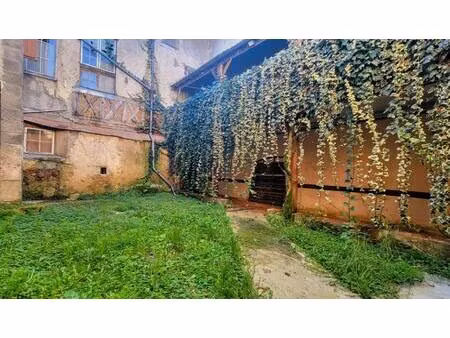 ensemble immobilier sur la place de marciac !