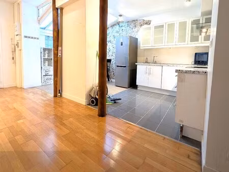 surface atypique de charme en souplex de 63 m² au sol