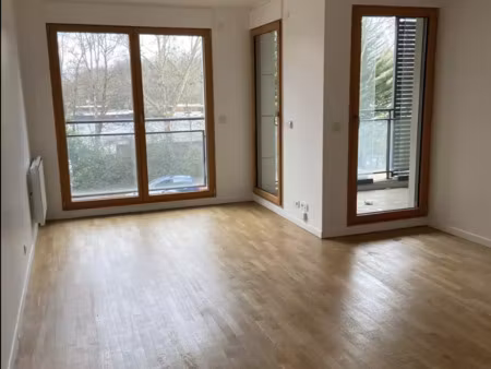 t2 51 56 m2 dassault avec parking