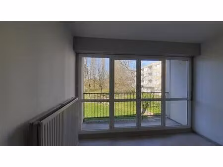 t3 lumineux avec balcon