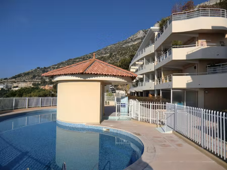 cap d'ail  chemin romain  studio avec terrasse et jardinet.