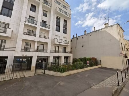 bureaux erp en rez-de-chaussée à 80 m de la gare – 114 m² f