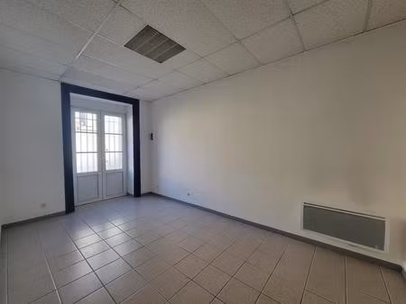 local proffesionnel ou commercial - 104m²