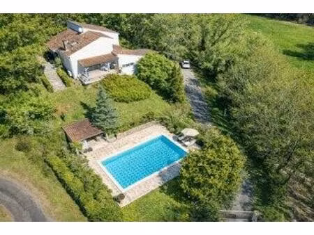 maison d'architecte  piscine  garage  vue superbe.