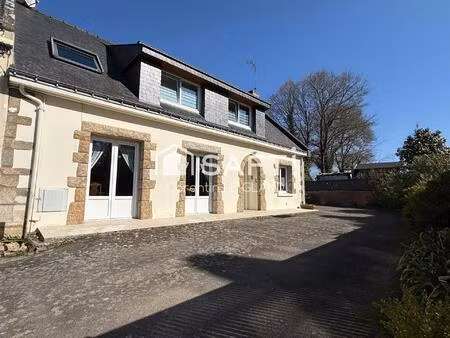 maison néo-bretonne dans une impasse