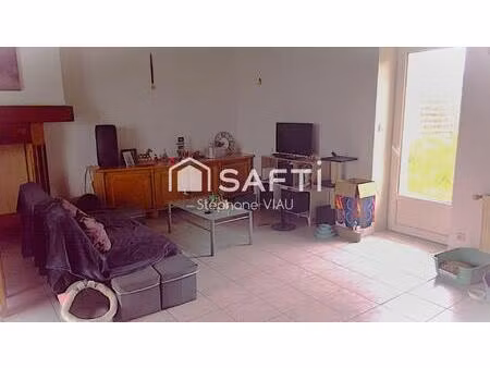 maison de 108 m2 bien aménagée avec cuisine  salon ouvert  2 chambres   avec possibilité d