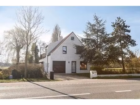 gerenoveerde villa met 4 slaapkamers en prachtige vergezichten