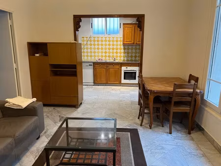 location meublée appartement 3 pièces 44 m² à courbevoie (92400)  1 250 €