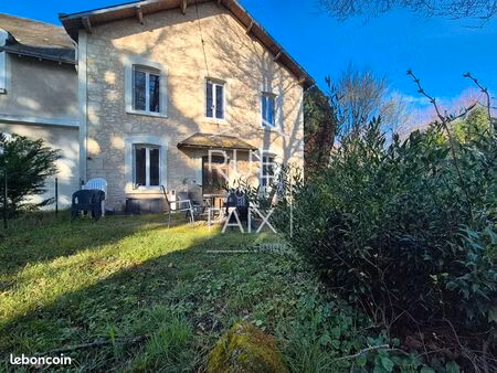 maison 8 pièces 196 m²