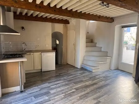veyre-monton – maison de bourg 70 m² avec terrasse  3 chambres   cuvage & cave