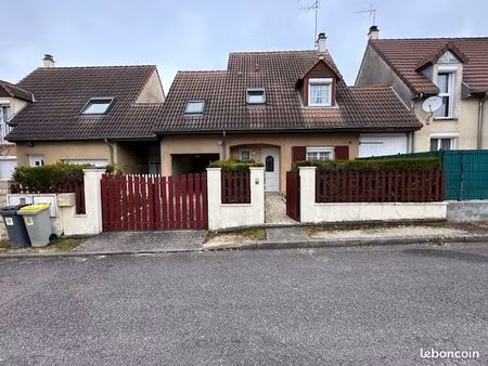 maison 3 chambres / jardin / garage / pergola / climatisation / double-vitrage