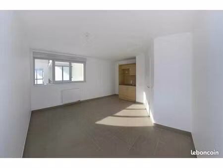 studio 1 pièce 28 m²