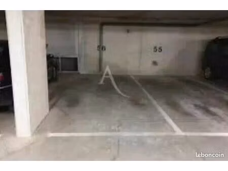 parking/box 1 pièce 15 m²