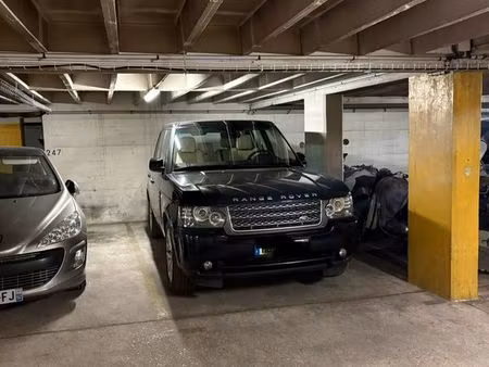 grand parking a louer 11 rue laugier