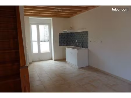 maison t2 avec petite cour fermée