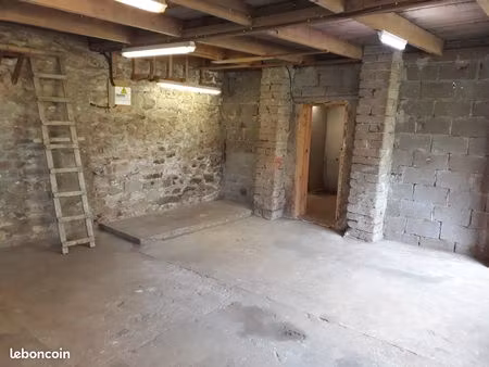 loue entrepôt de 50m²  à saint-malo  pour 350 euros par mois (charges comprises)